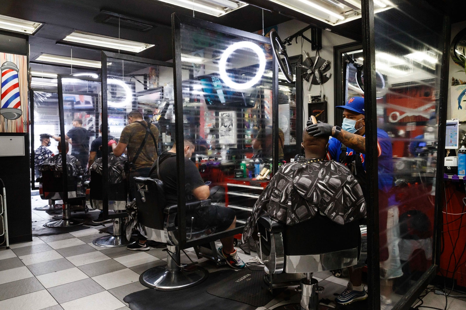 Corona Barbershop Plus